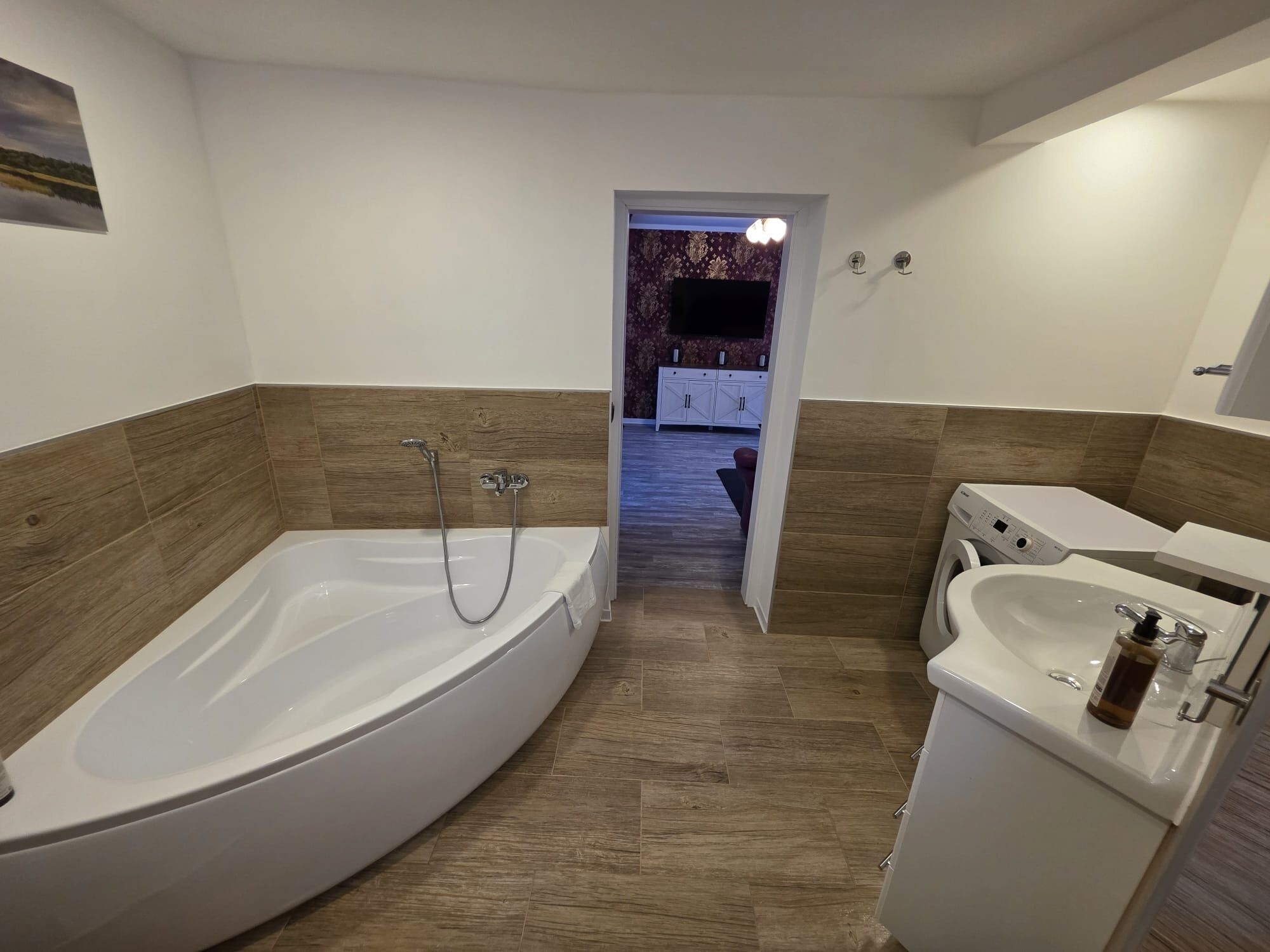 Hårtørrer, håndklæder, Sæbe, Toiletpapir