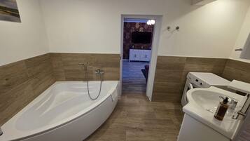 Hårtørrer, håndklæder, Sæbe, Toiletpapir