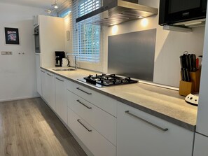 บ้านพัก | ครัวส่วนตัว | เก้าอี้กินข้าวสำหรับเด็ก