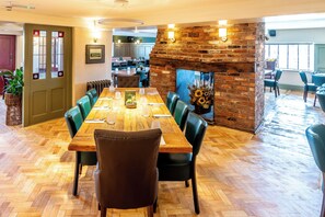 Restaurant - Wheatsheaf Inn (Onneley)