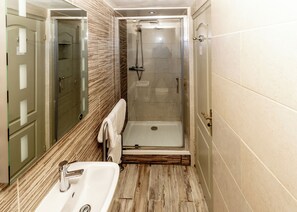 Bathroom - Wheatsheaf Inn (Onneley)