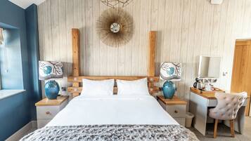 Laptop workspace, iron/ironing board, free WiFi