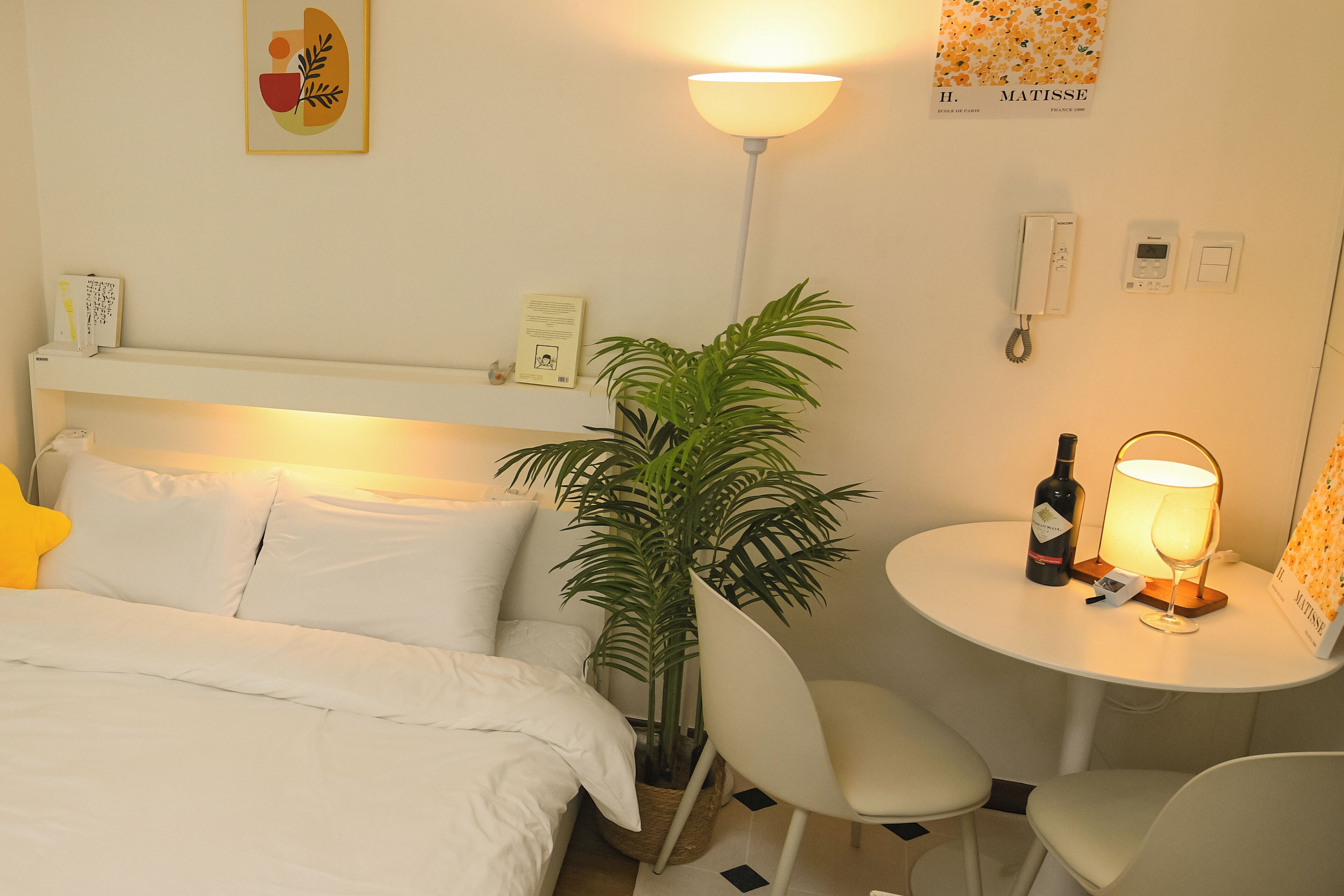 1 bedroom, internet, bed sheets