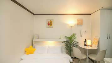 1 bedroom, internet, bed sheets