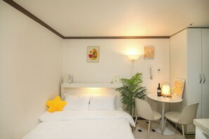 1 bedroom, Internet, bed sheets - Urban Nest · Chic Studio 3min Konkuk, Seongsu Hotspot Just 1 Stop Away (Seoul)