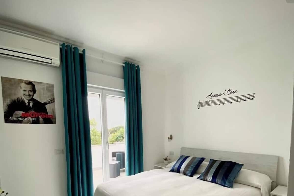Habitación doble Deluxe, balcón, vista al jardín | Minibar, escritorio y wifi gratis 