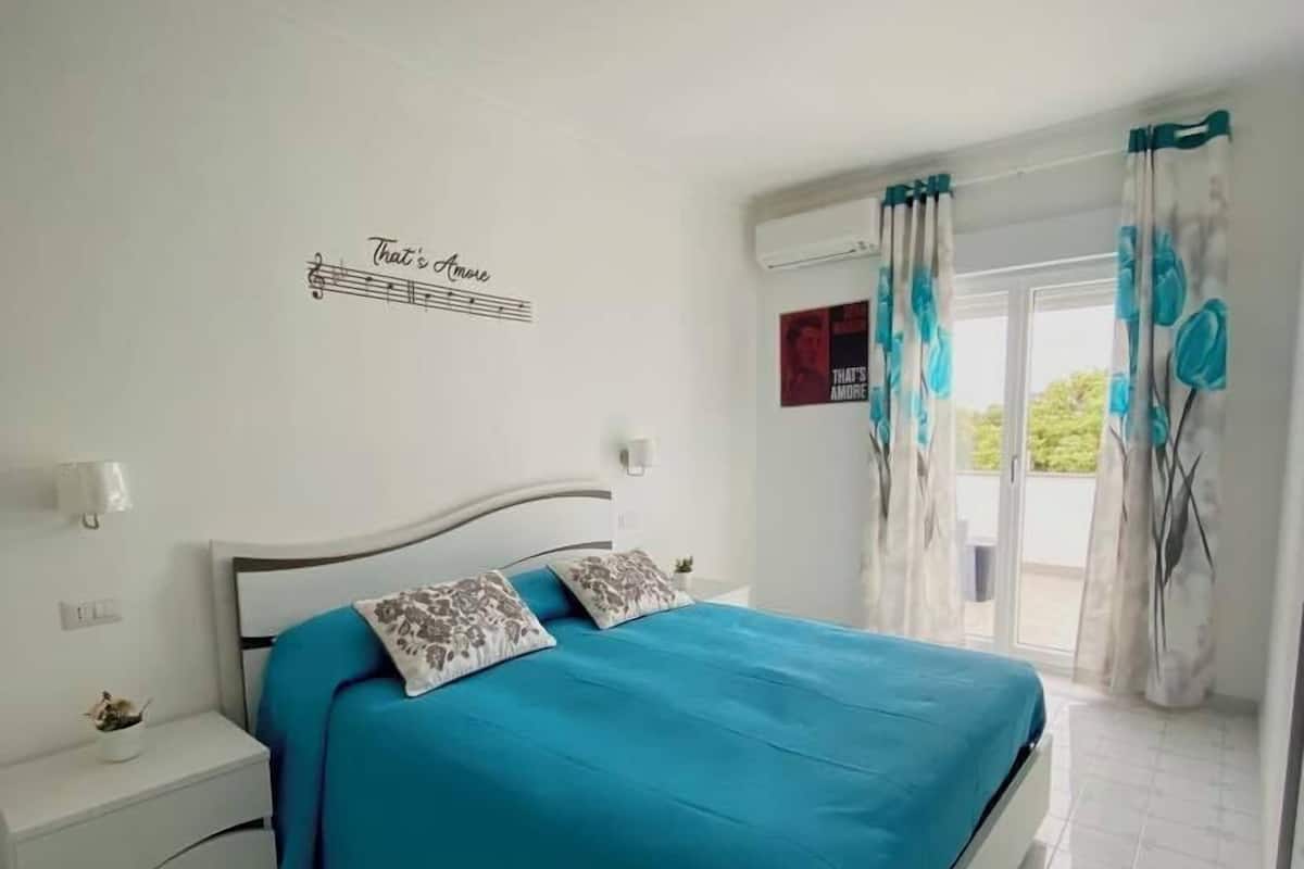 Habitación doble de lujo, balcón, vista al jardín | Minibar, escritorio y wifi gratis 