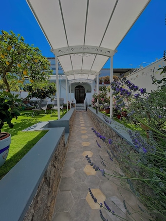 Exterior. Capri Melody