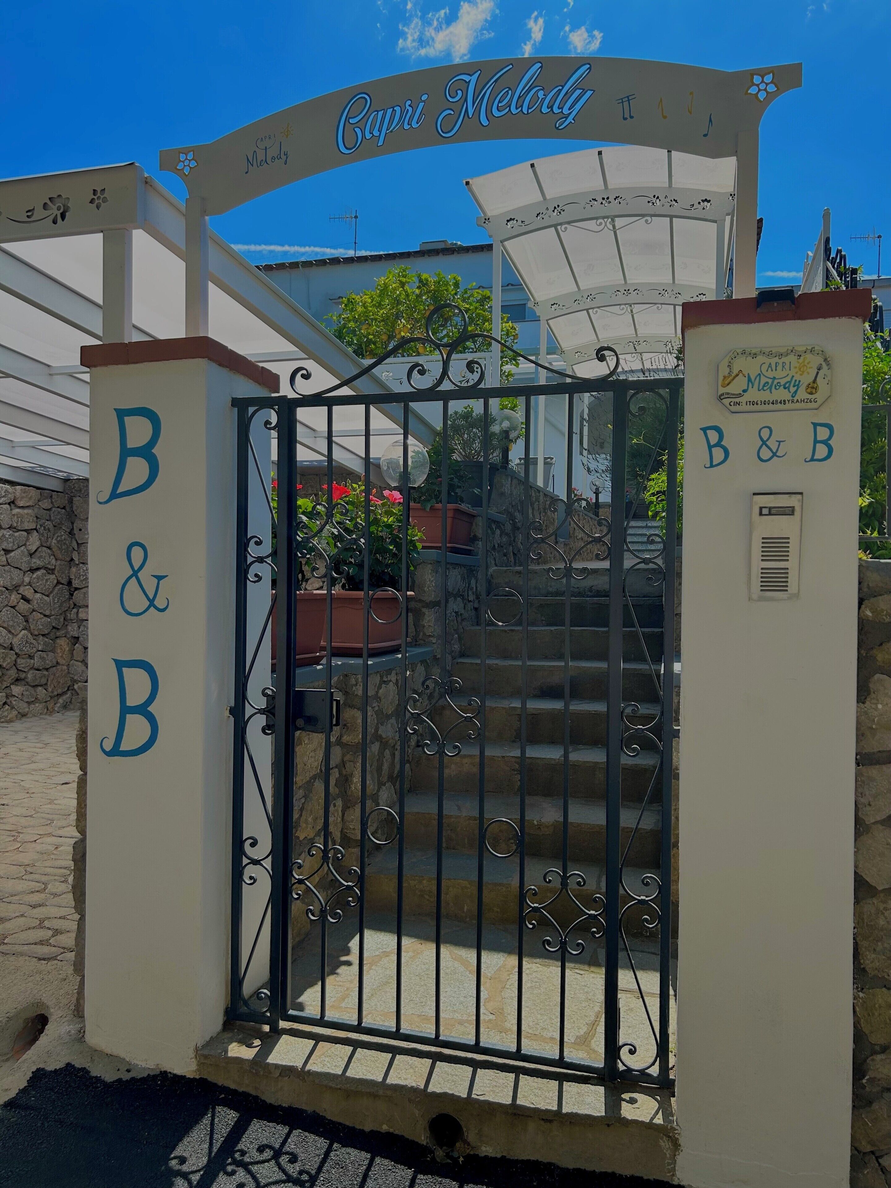 Entrada al alojamiento