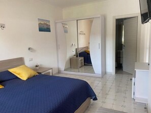 Habitación doble superior, vista al jardín | Minibar, escritorio y wifi gratis 