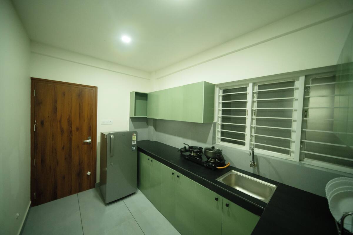 Stovetop, cookware/dishes/utensils