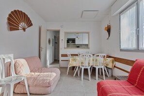 TV - Apartment 'Estivales 2' with Private Terrace and Garden (Saint-Raphaël)