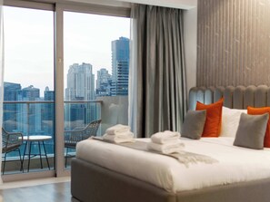 Desk, iron/ironing board, WiFi, bed sheets - JW Marriott Marina: 1-3 Mo. Rates Available All-in (Dubai)
