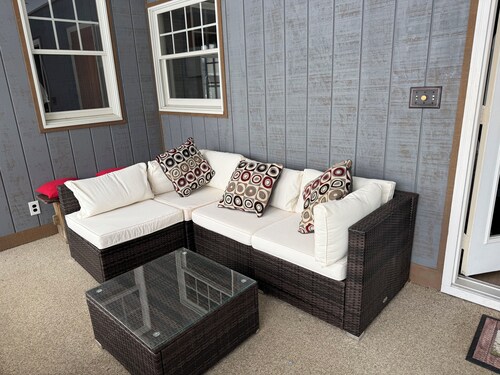 Wonderful 4-bedroom house with AC in charming Point Place.  Families welcome.