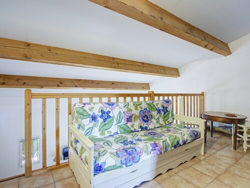 Quiet 6-guest Apartment in Homps