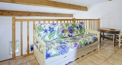 Quiet 6-guest Apartment in Homps