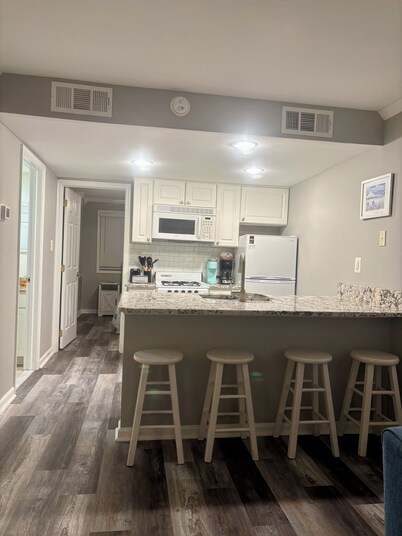 Cozy 1-bedroom condo in beautiful North Wildwood with Two Heated Pools