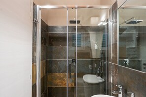 Dusche, Bidet, Toilettenpapier