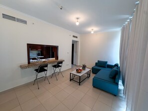 TV - Downtown 1BHK apartment with City view (Dubai)