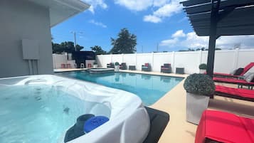 Piscine extérieure, piscine chauffée