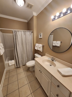 Hair dryer, towels - Serene 2-bedroom condo near Sportsplex in charming Foley (Foley)