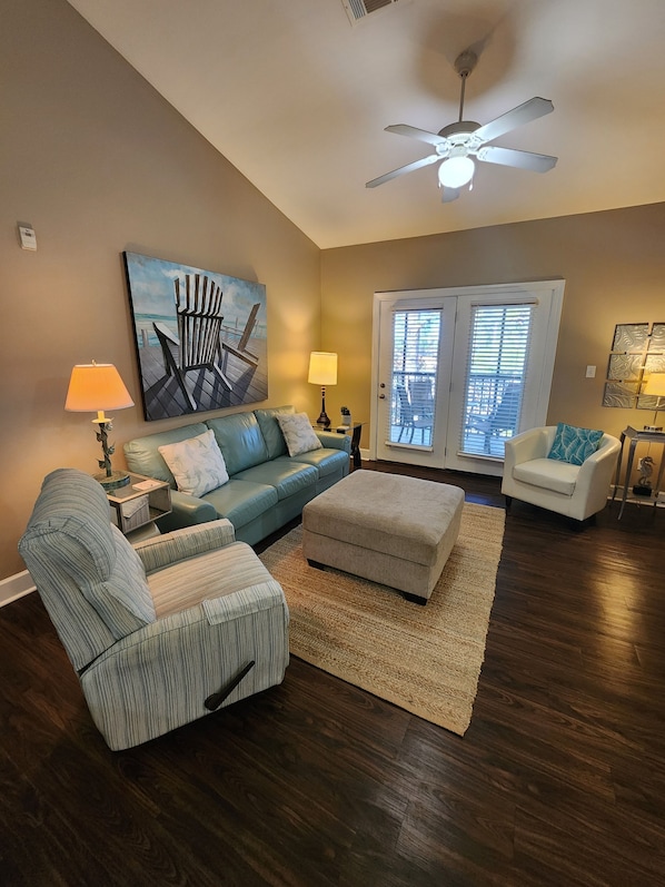 Living area - Serene 2-bedroom condo near Sportsplex in charming Foley (Foley)