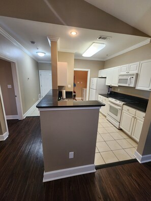 Private kitchen - Serene 2-bedroom condo near Sportsplex in charming Foley (Foley)