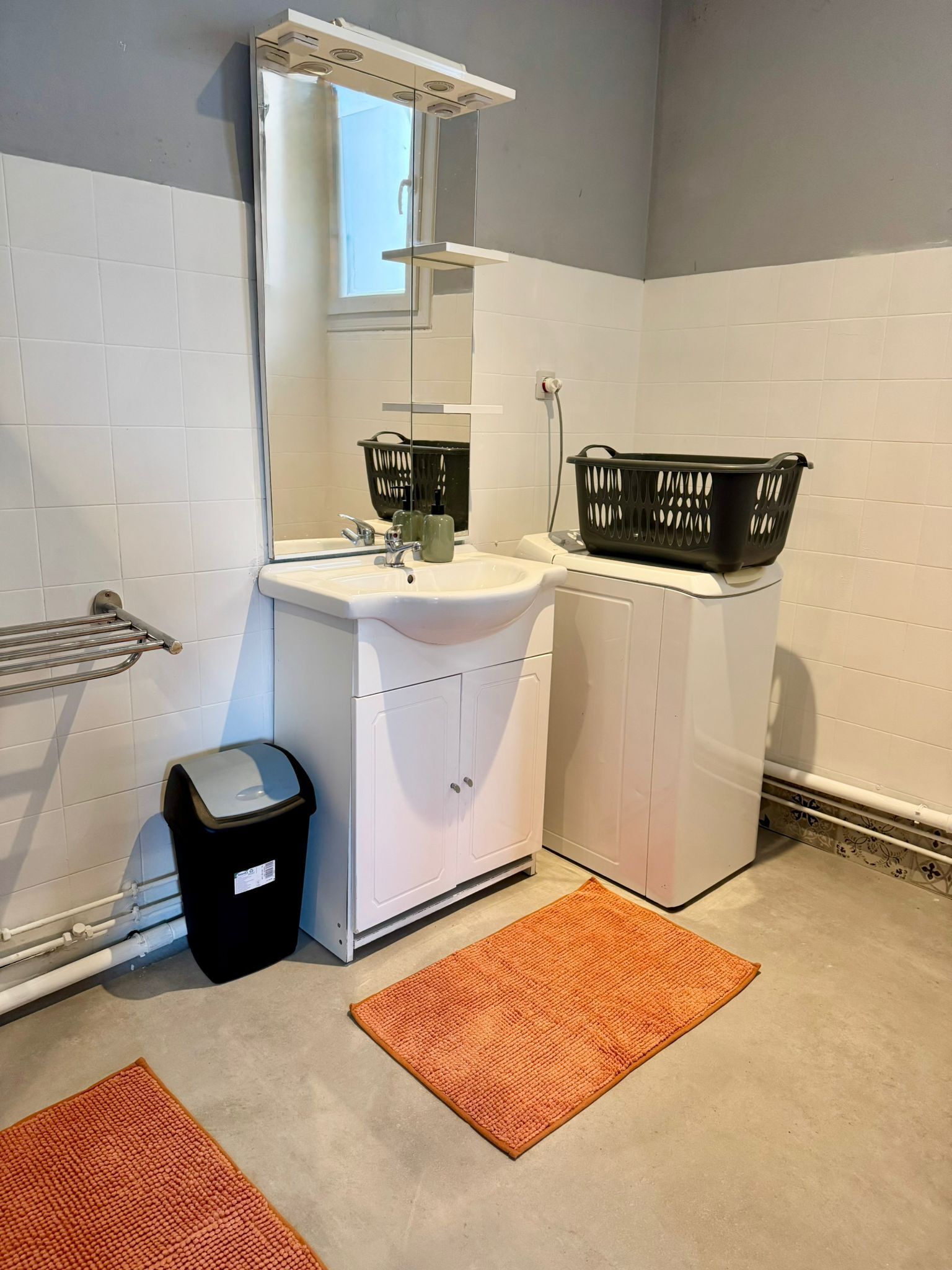 Doccia, asciugacapelli, asciugamani, sapone