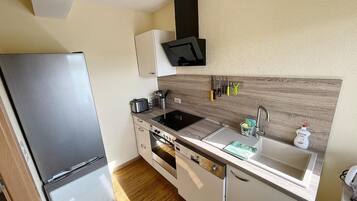 Micro-ondes, four, plaque de cuisson, lave-vaisselle