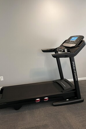 Fitness facility - 2026 World Cup - Spacious 3,400 sqft 5-bedroom house in beautiful Kansas City (Kansas City)