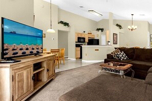 Smart TV, video games, ping pong - 25% Off! Pool Home Near Disney (Kissimmee)