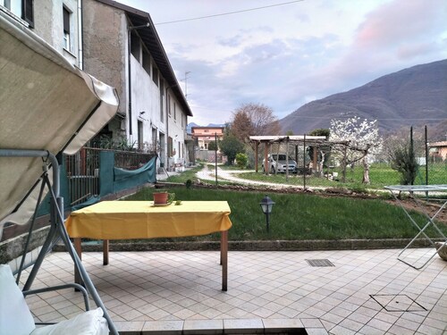 Apartment in courtyard with private garden 10 minutes from Brescia North