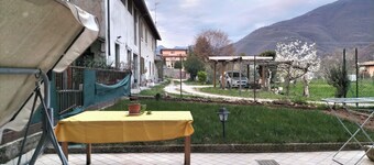 Apartment in courtyard with private garden 10 minutes from Brescia North