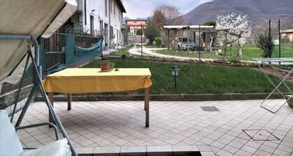 Apartment in courtyard with private garden 10 minutes from Brescia North