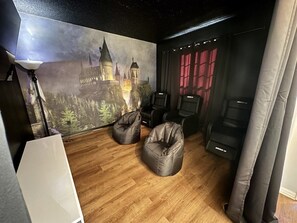 Interior - 258-Sunset Themed Retreat - Sleeps 10 (Davenport)