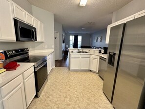 Fridge, microwave, oven, stovetop - 258-Sunset Themed Retreat - Sleeps 10 (Davenport)