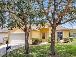 Exterior - 258-Sunset Themed Retreat - Sleeps 10 (Davenport)