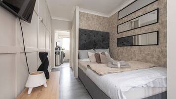 1 slaapkamer, een strijkplank/strijkijzer, gratis wifi, beddengoed