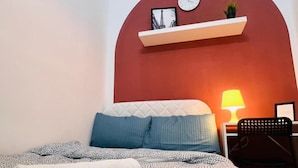 Economy Double Room, Balcony, City View | Seterika/papan seterika, Wi-fi percuma 
