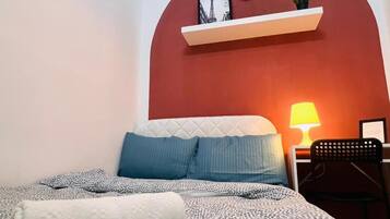 Kahden hengen economy-huone, parveke, kaupunkinäköala | Silitysrauta/-lauta, ilmainen Wi-Fi