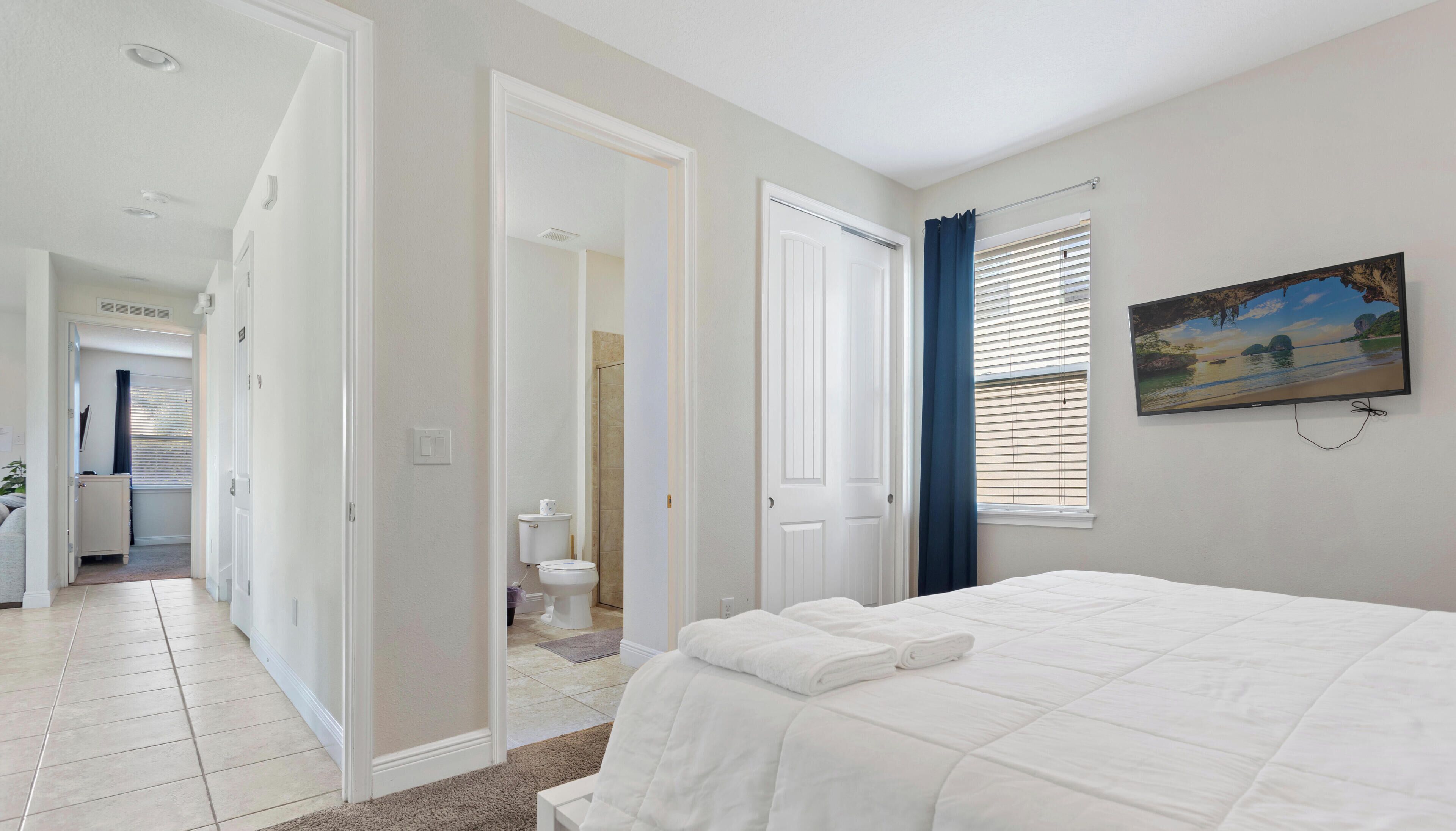 Iron/ironing board, travel crib