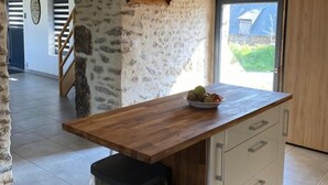 Interior - Typical Breton farmhouse in the heart of the Argoat region. Go green! (Saint-Gilles-Pligeaux)