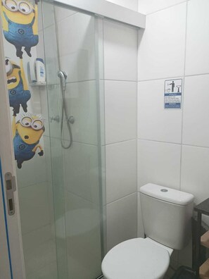 Shower, towels, toilet paper - Apartment located in downtown Rio de Janeiro, convenient for leisure or work. (Rio de Janeiro)