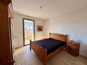 1 bedroom, iron/ironing board, WiFi - Bright apartment in the heart of Briançon (Briançon)