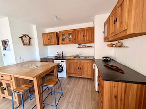 Coffee/tea maker, fridge, oven - Bright apartment in the heart of Briançon (Briançon)