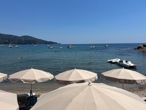 Beach - House with swimming pool and direct access to the beach (Le Lavandou)