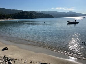 Beach - House with swimming pool and direct access to the beach (Le Lavandou)