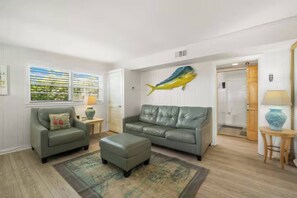 TV - Perfect for traveling medical professionals, this coastal retreat is ideally located near the hospital and just two blocks from the beach 🌊 Unwind after long shifts in a calm, comfortable space filled with fresh ocean air and easy coastal relaxation (Panama City Beach)