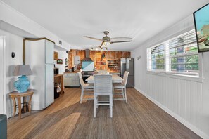 Dining - Perfect for traveling medical professionals, this coastal retreat is ideally located near the hospital and just one block from the beach 🌊 Unwind after long shifts in a calm, comfortable space filled with fresh ocean air and easy coastal relaxation (Panama City Beach)