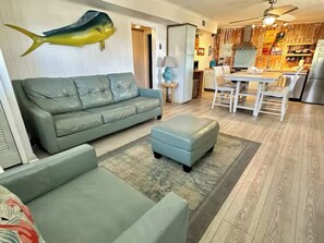 TV - Perfect for traveling medical professionals, this coastal retreat is ideally located near the hospital and just two blocks from the beach 🌊 Unwind after long shifts in a calm, comfortable space filled with fresh ocean air and easy coastal relaxation (Panama City Beach)